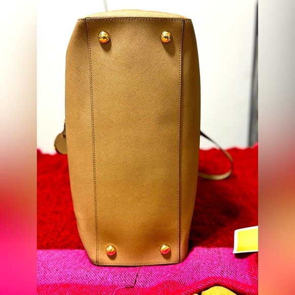 MICHAEL KORS Jet Set Large Saffiano Leather Tote Bag, EUC - Picture 3 of 15